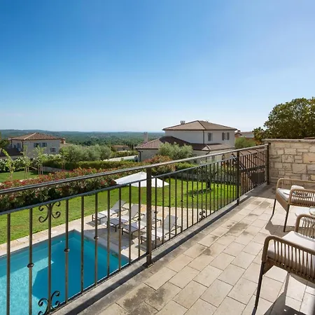 Rustic Ruta & Seseli With A Pool