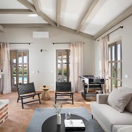 Rustic Ruta & Seseli With A Pool