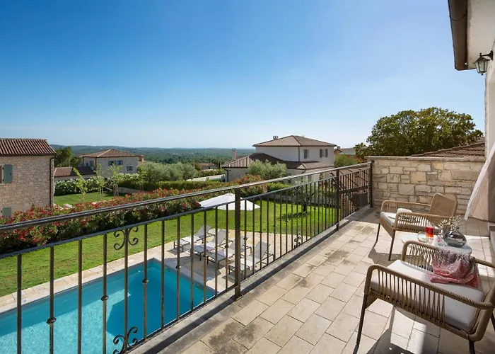 Rustic Ruta & Seseli With A Pool