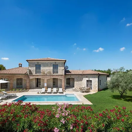 Rustic Ruta & Seseli With A Pool וילה
