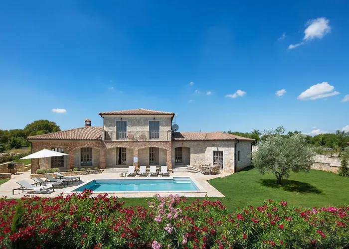 Rustic Ruta & Seseli With A Pool Willa